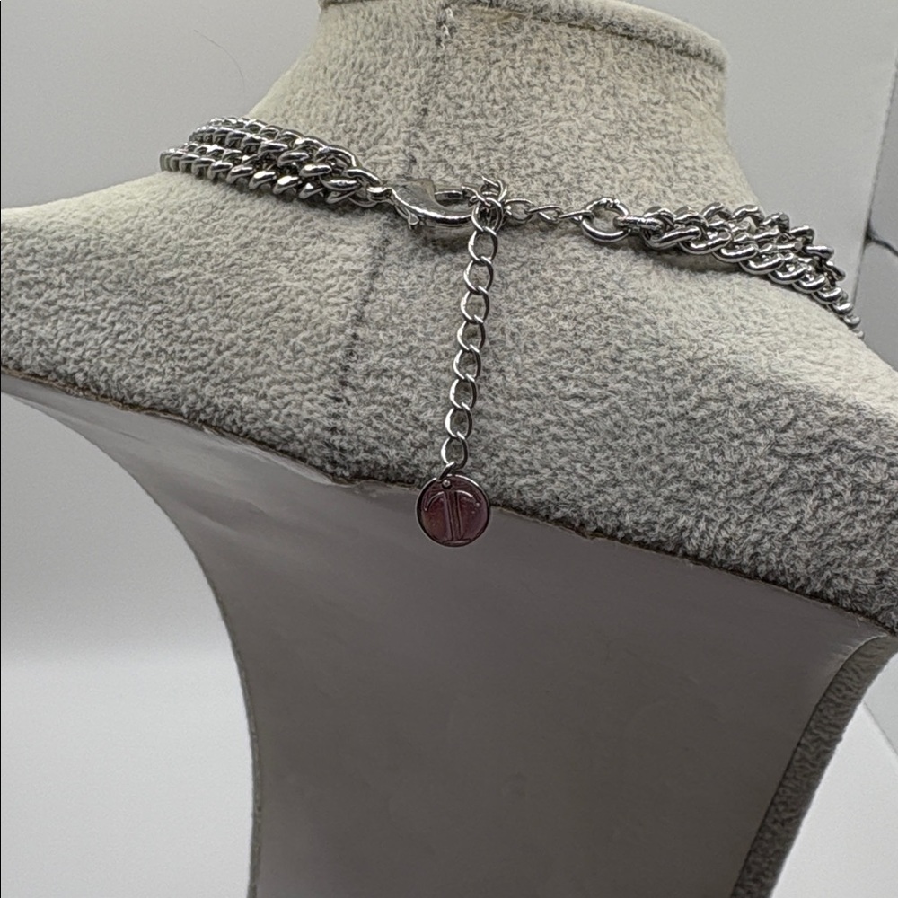 T Tahari Silver and Cream Pearl Necklace 18-19” - Picture 4 of 6